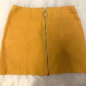 Yellow mini-skirt with circle zipper